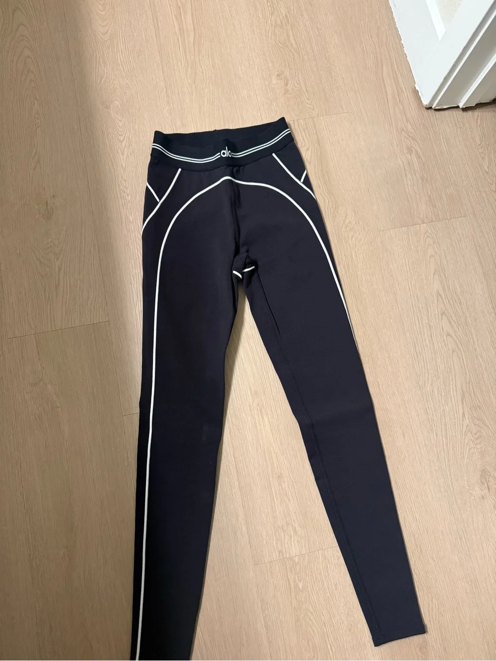 ALO YOGA heartthrob legging black size XS! 🤩 BNWOT